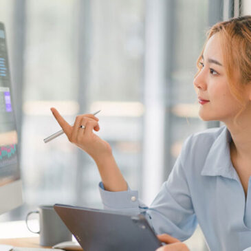 Tips-for-Small-Businesses-to-Choose-the-Right-CRM-System-fi